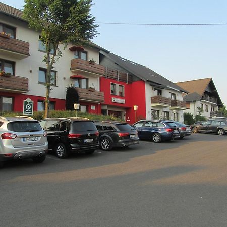 Hotel Zur Burg Nuerburg Exterior photo