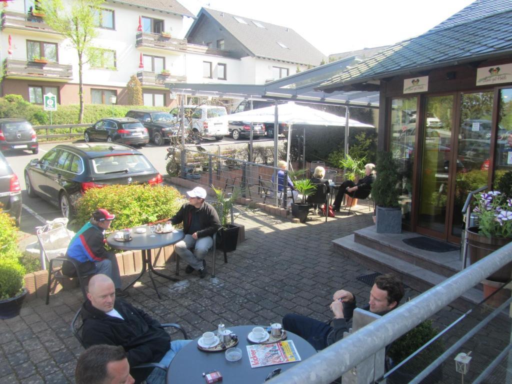 Hotel Zur Burg Nuerburg Exterior photo