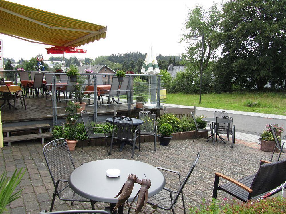 Hotel Zur Burg Nuerburg Exterior photo