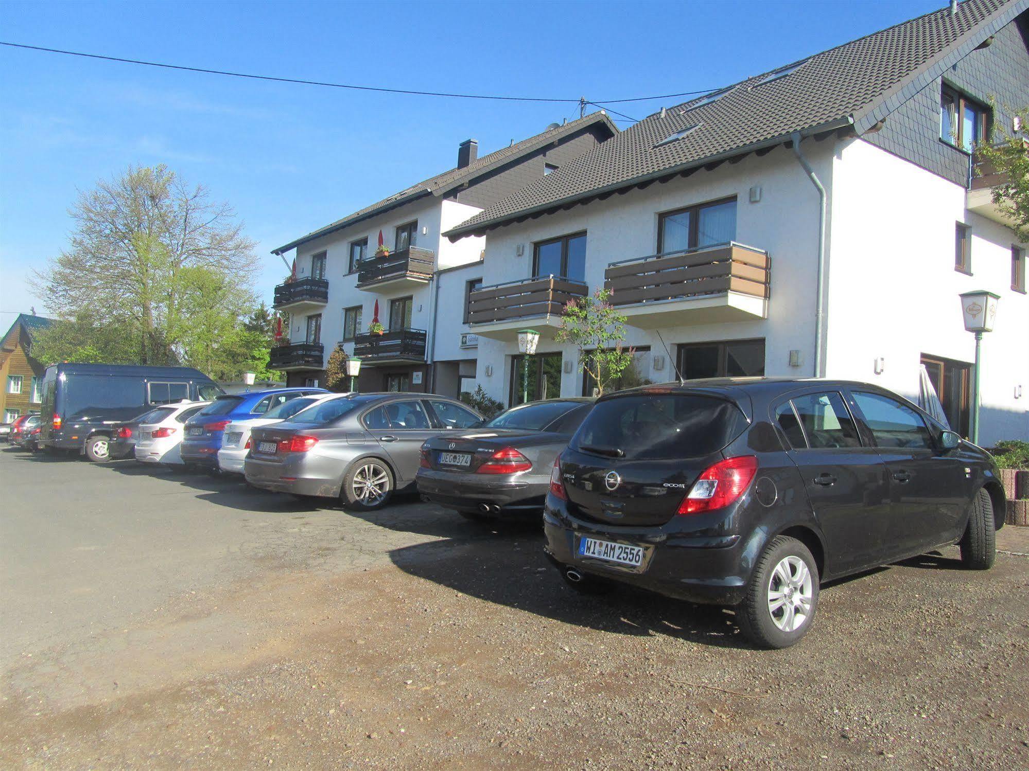 Hotel Zur Burg Nuerburg Exterior photo