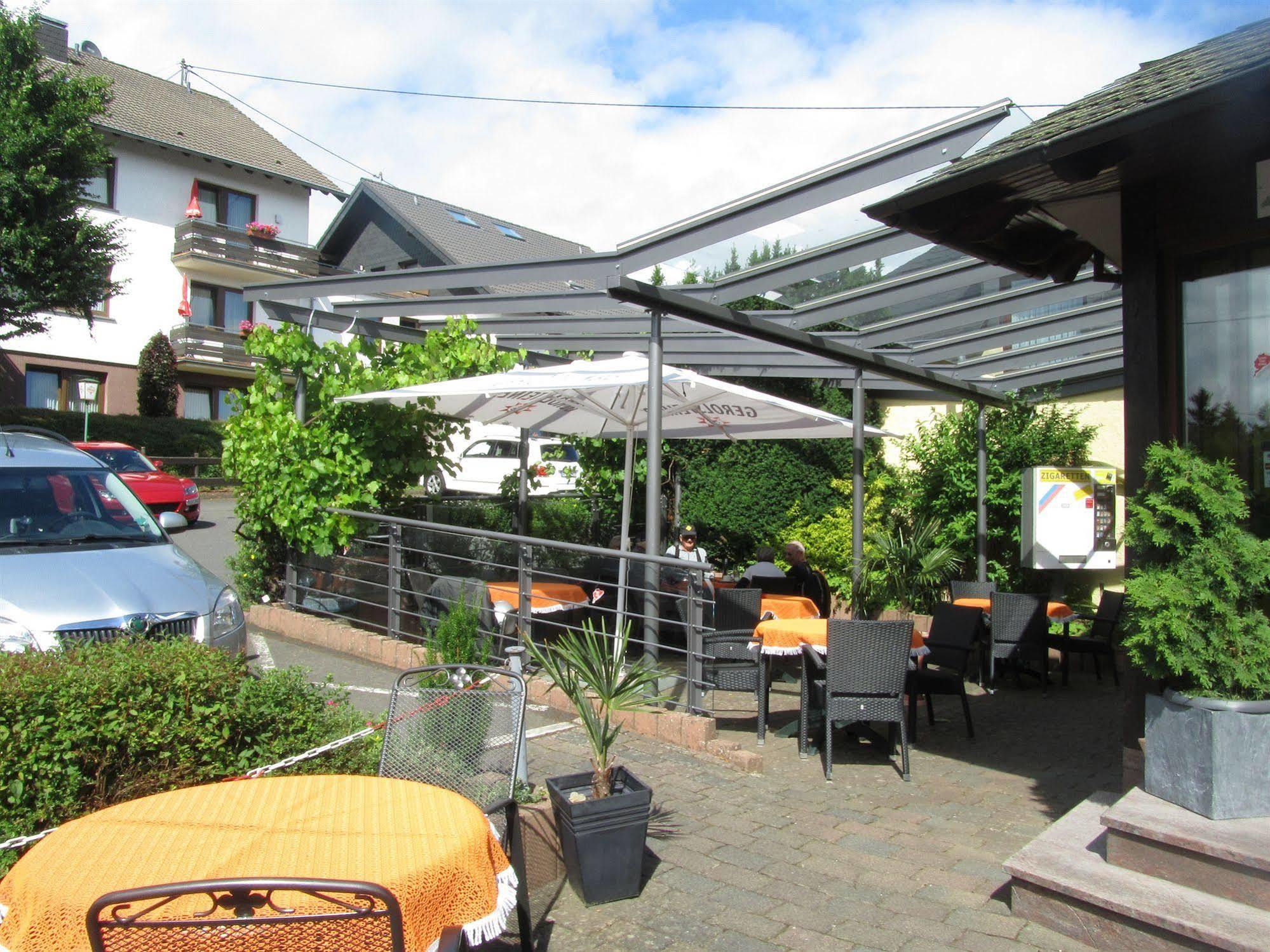 Hotel Zur Burg Nuerburg Exterior photo