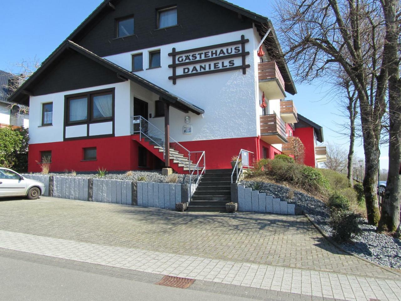 Hotel Zur Burg Nuerburg Exterior photo